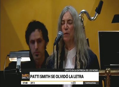 Patti Smith se olvidó la letra de una canción durante la ceremonia de los premios Nobel