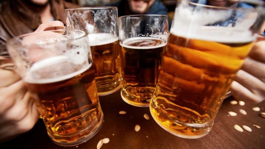 El secreto mejor guardado: cómo tomar cerveza toda la noche sin emborracharse