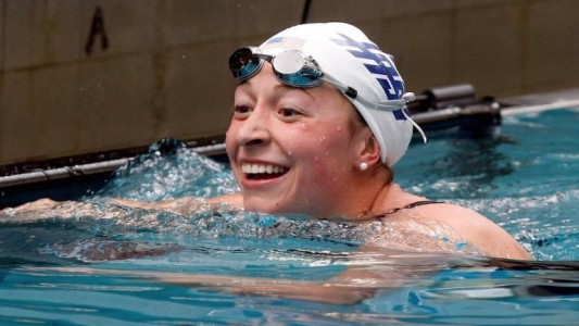 Nadadora olímpica denunció que su entrenador abusó de ella y le tomó fotos desnuda