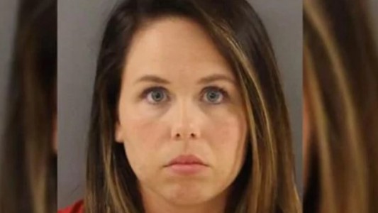 La esposa de un entrenador de fútbol americano violó a un chico de 16 años del equipo de su marido