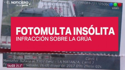 Insólito: Un remolque le estaba llevando el auto y recibió una fotomulta por "exceso de velocidad"