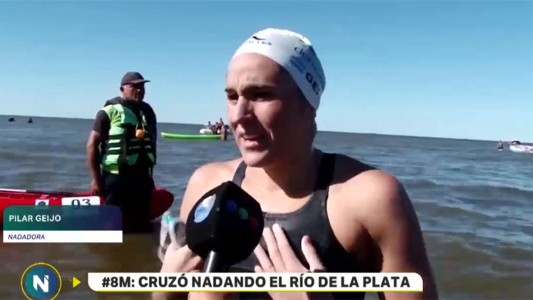 Celebra el #8M cruzando el Río de la Plata a nado