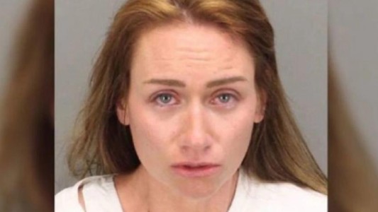 Una profesora hizo un trío sexual con dos alumnos y todo quedó grabado en Snapchat