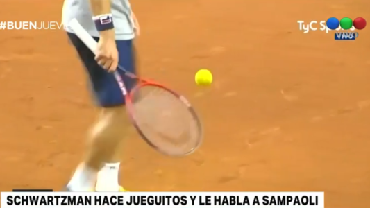 Diego Schwartzman hace jueguitos con la pelota de tenis y le habla a Sampaoli