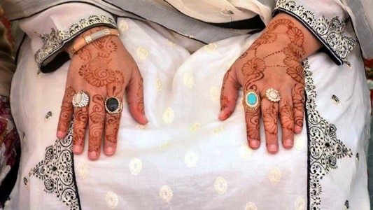 Quería matar a su esposo y por error envenenó a 27 personas