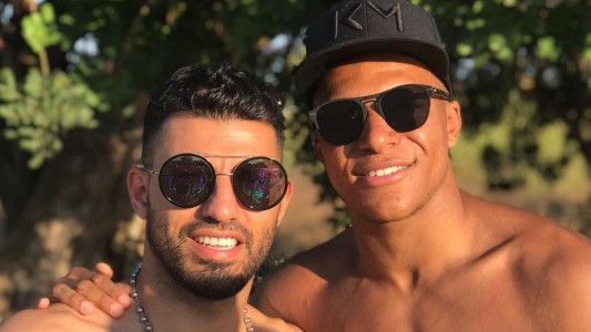 Sin rencores: el encuentro entre el Kun Agüero y Mbappé