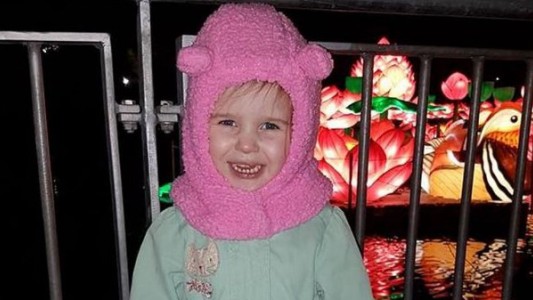 La extraña enfermedad que sufre una nena: se congela en minutos pese a que haga calor