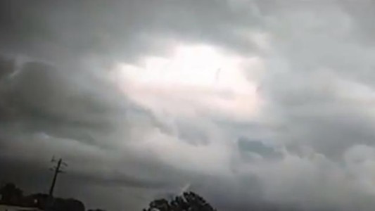 ¿Señal divina?: asegura que "filmó a Dios caminando entre las nubes" durante una tormenta