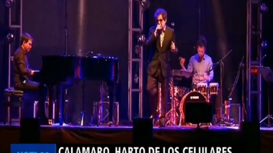 Calamaro no quiere al público que va con el celular a sus conciertos