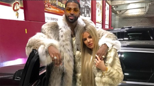#Antorcha: Khloe Kardashian espera en casa a su novio hecha un fuego