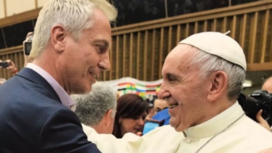 Marley se reunió con el Papa Francisco y le contó que será papá soltero