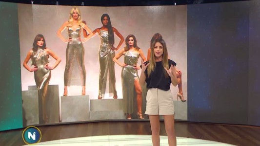 Modelos de los 90 juntas  en la pasarela de Versace