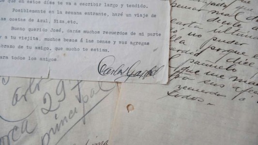 Subastaron siete cartas íntimas escritas de puño y letra por Carlos Gardel