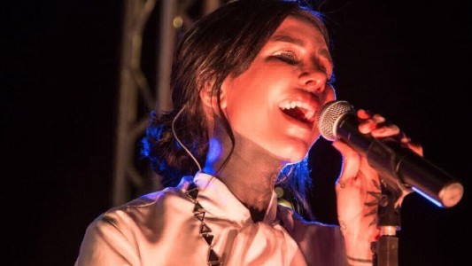 Cande Tinelli cantó "Bello Abril" de Fito Páez