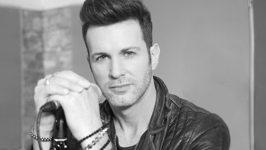 Axel tocará en un pequeño bar para evitar que lo cierren