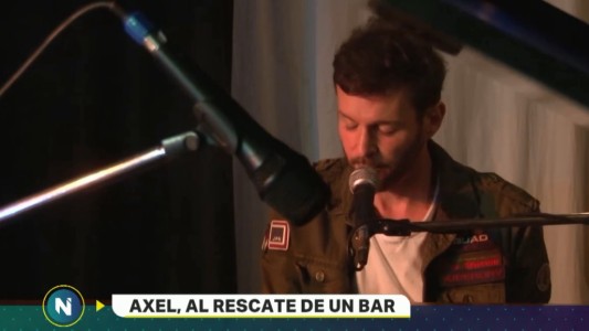 Admirable: Axel tocó en un bar de Córdoba para evitar que cierre
