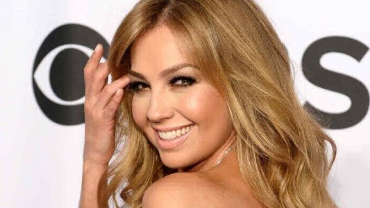 Video: así se desnudó Thalia dentro de su auto