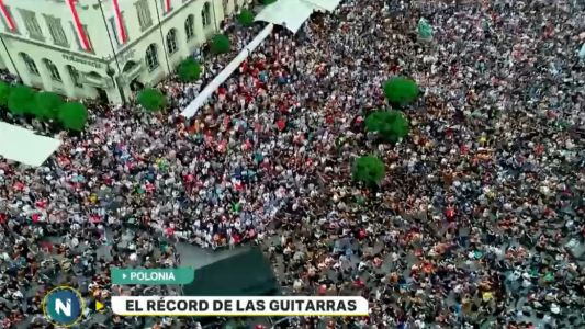 En Polonia entran al récord Guinness 7411 guitarristas tocando "Hey Joe" de Jimi Hendrix