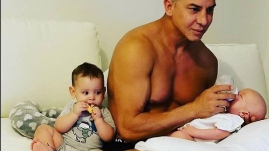 Papá corazón: el tierno video del hijo de Flavio Mendoza tras darse un baño