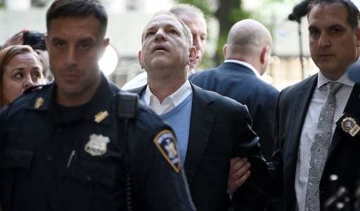 Harvey Weinstein quedó libre tras pagar una millonaria fianza