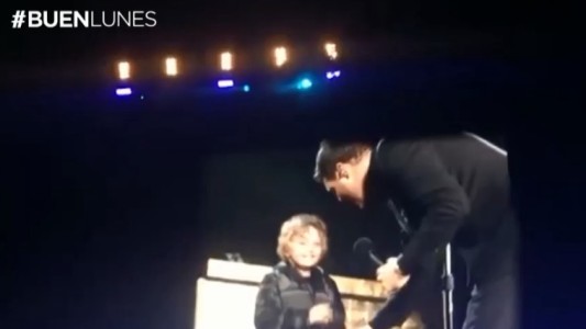 Noah, con papá Bublé en el escenario