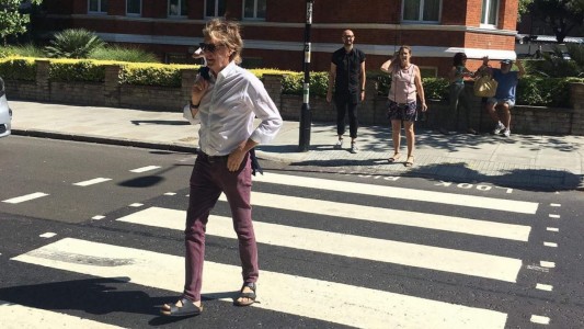 Paul McCartney recreó el cruce de Abbey Road y la imagen se volvió viral en todo el mundo
