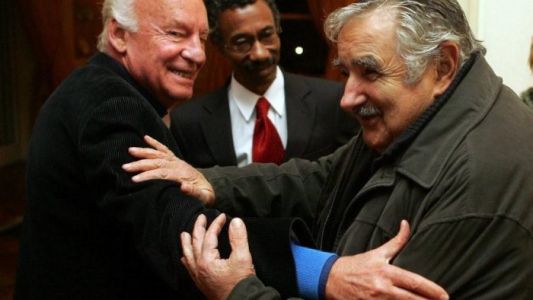 Velan en el Parlamento uruguayo los restos de Eduardo Galeano