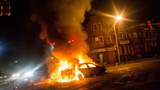 Toque de queda en Baltimore luego de las protestas por la muerte de joven afroamericano