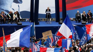 Protesta en topless en un acto de partido derechista francés