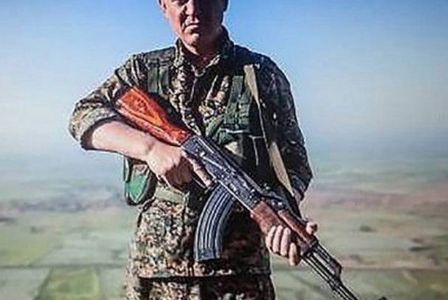 Un actor de "Piratas del Caribe" abandona Hollywood para luchar contra el ISIS