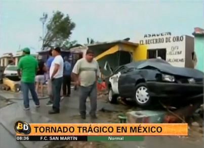 Destrucción y muerte al paso de un tornado en México