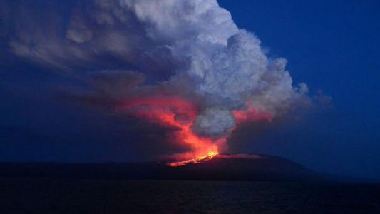 Alerta en las Islas Galápagos por la erupción del volcán Wolf
