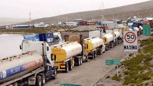 Ya son 6.000 los camiones varados por el paro aduanero en Chile