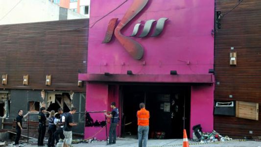 Condenaron a dos bomberos por incendio que dejó 242 muertos en la disco "Kiss" de Brasil