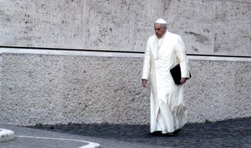 Francisco creó un tribunal para juzgar a obispos en casos de abuso sexual