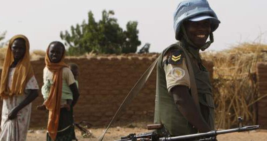 Fuerzas de ONU cambian productos por sexo en los países que van a ayudar