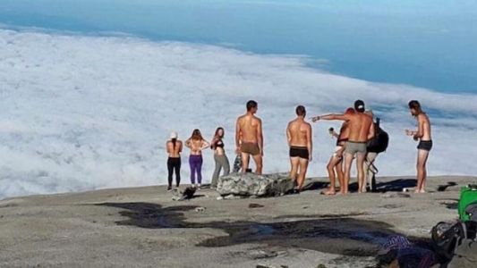 Liberaron a turistas que posaron desnudos
