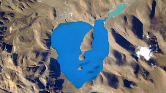 Imagen del lago "más azul" del planeta es furor en internet