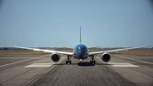 Espectacular despegue en vertical del nuevo Boeing 787-9