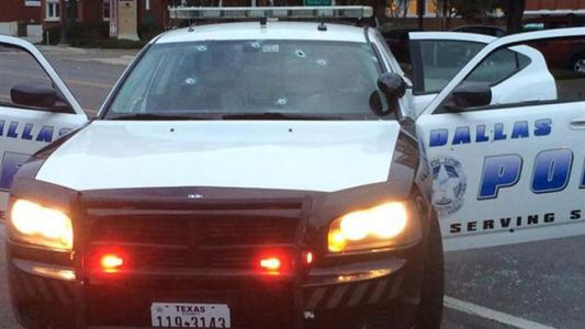 Feroz tiroteo en el cuartel de policía de Dallas