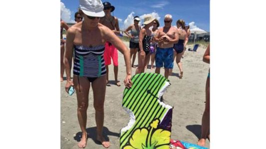 Un feroz ataque de tiburones en una playa: dos jóvenes amputados