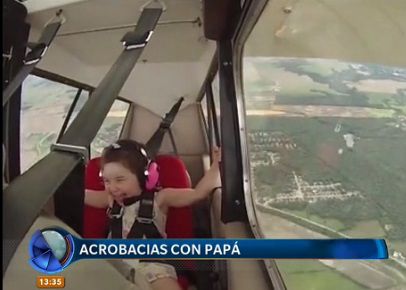 #VideoViral Esta nena se divierte muchísimo haciendo acrobacias en el aire con su papá