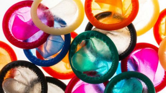 Inventan un preservativo que cambia de color al detectar una enfermedad sexual