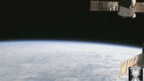 Misterio espacial: ¿NASA cortó una transmisión por tres ovnis?