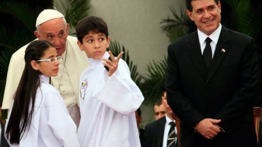 La historia del nene que no camina ni habla y fue bendecido por el Papa
