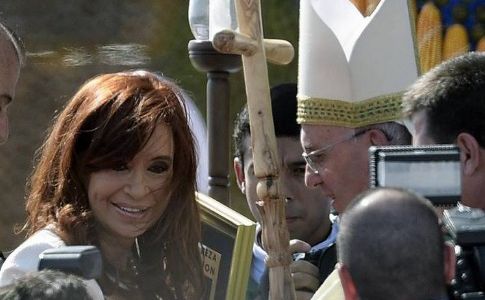 El papa Francisco cierra su gira por Sudamérica ante 600 mil fieles y con la presencia de Cristina