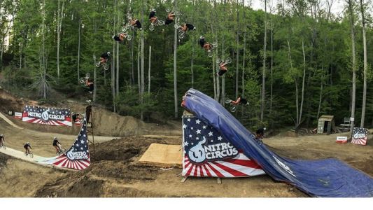 Video: Increíble cuádruple salto en bicicleta se vuelve viral en horas