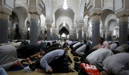 Un ratón provoca una avalancha en una mezquita en Marruecos, 80 personas heridas