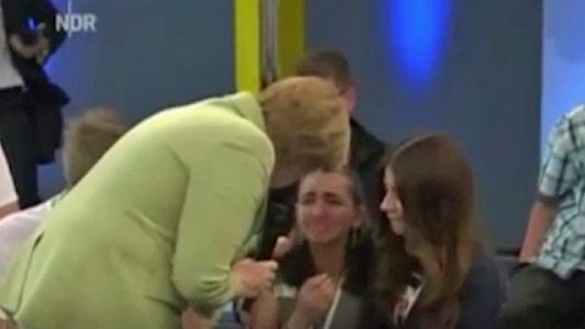 Angela Merkel hizo llorar a una nena refugiada palestina