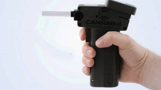 Desarrollan el "marihuanómetro" para controlar a conductores